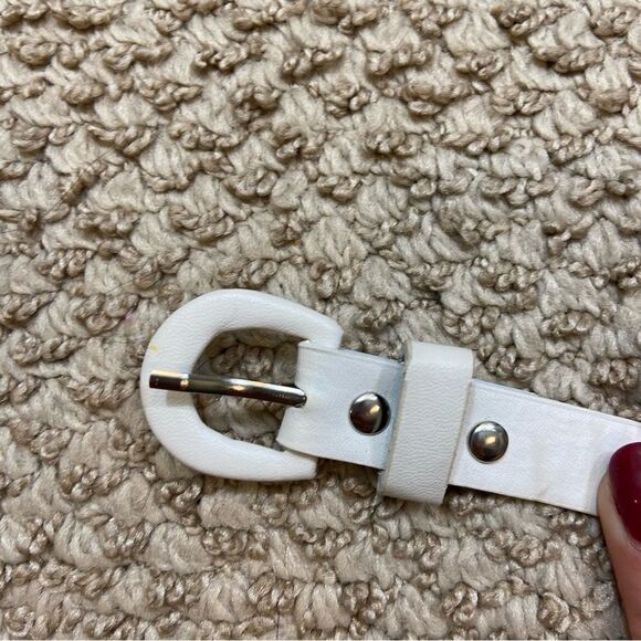 Lot of 6‎ Ladies Skinny Belts Various Styles Size Medium to Large - Picture 8 of 16